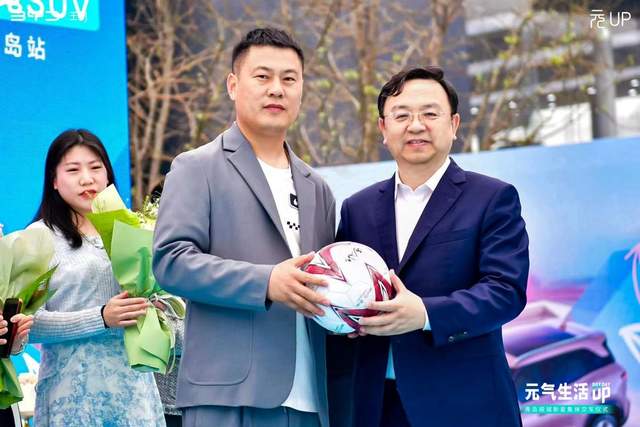 这波车主排面拉满,比亚迪总裁王传福为元up车主交车